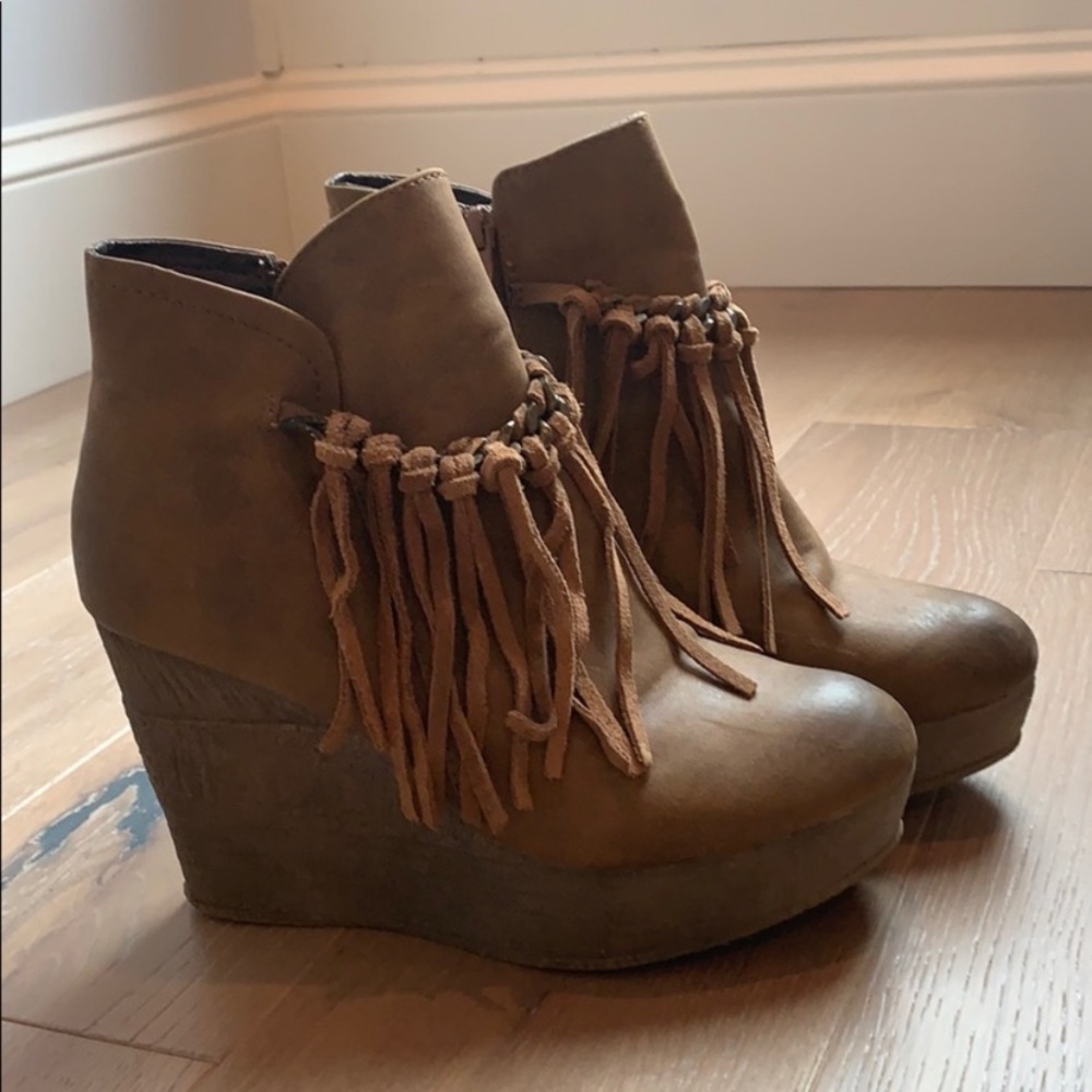 Sbicca wedge boot